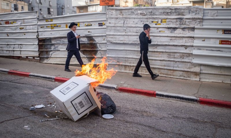גרסת החיילות שחולצו בבני ברק: &ldquo;שמתי חצאית מלכתחילה, ביקשתי לא להגיע״
