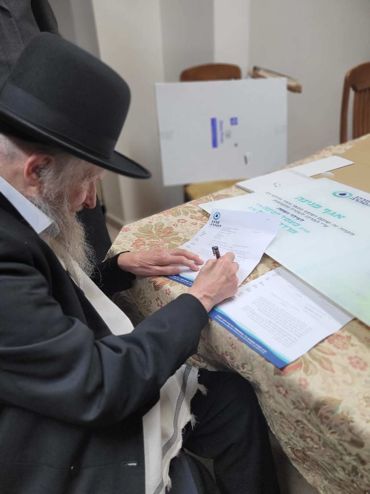 באדיבות המצלם