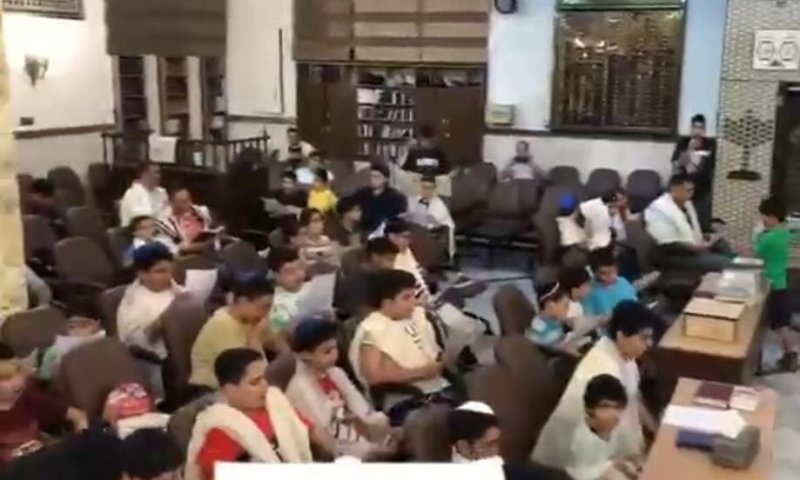 תיעוד ממעוז המשטר: ילדי איראן זעקו "חטאנו לפניך רחם עלינו"