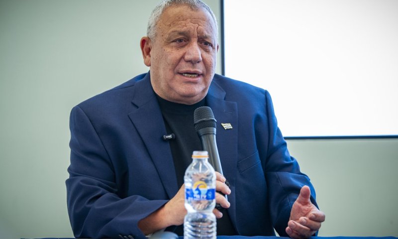 שב"כ לא מאבטח את איזנקוט - במפלגה שכרו אבטחה פרטית