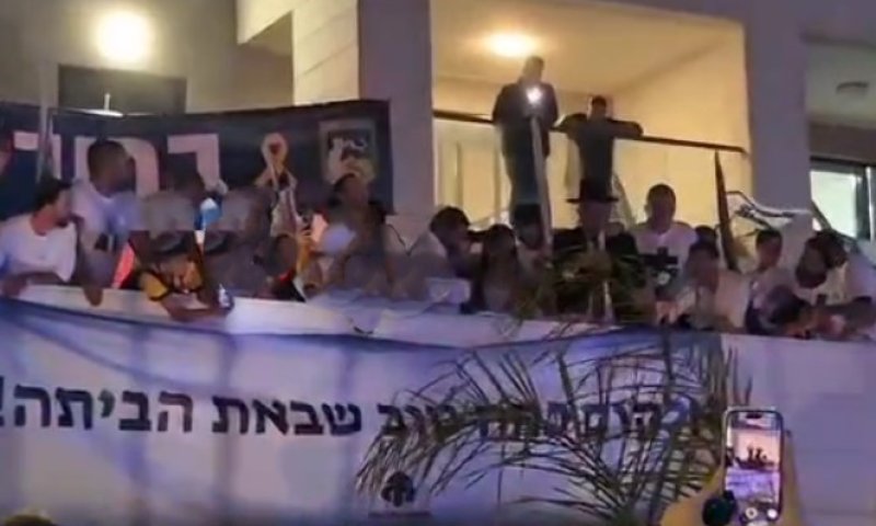 מרגש: אלקנה בוחבוט מברך בדמעות את ברכת "הגומל"