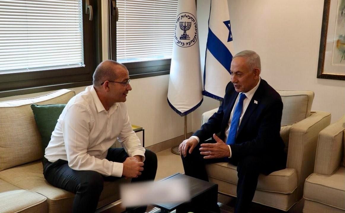 באדיבות המצלם