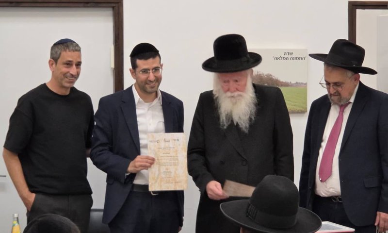 הרב גרוסמן חילק תעודות לבוגרי קורס סת"ם: "מעולם לא היה דבר כזה"