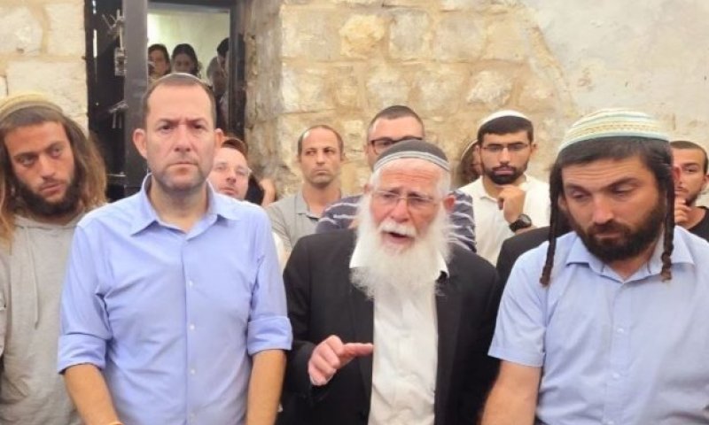 "התשובה לטרור": אלפי בני אדם נכנסו הלילה לקבר יוסף בשכם