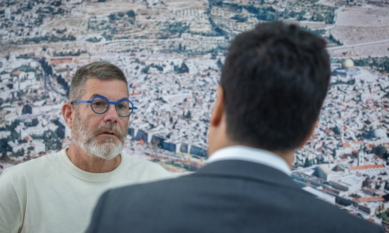 ערן קמין הודה: ביקש מבן כספית מידע על נתניהו - ללא אישור יועמ"ש