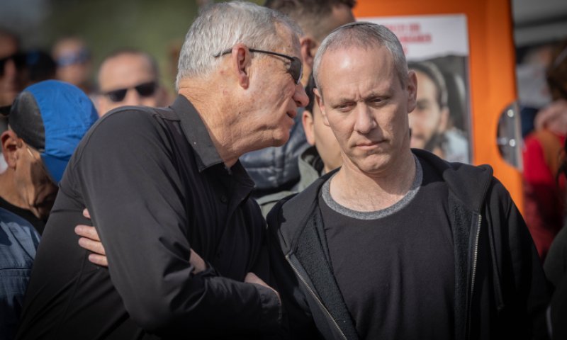 מקורב גנץ חותר תחתיו? "לא אתן לשרוף קולות"