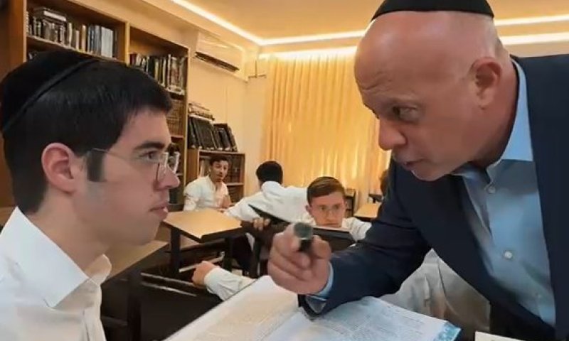 האם ההכנה לצבא פוגעת ב'געשמאק' של הלימוד: מנחם טוקר בסקר לייב &bull; צפו