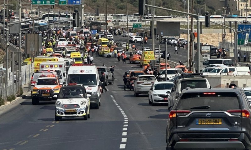 השיחה הראשונה שהתקבלה ע"י ילד בן 12 | עדת ראייה: "ירדנו מהאוטובוס ואז הם החלו לירות"
