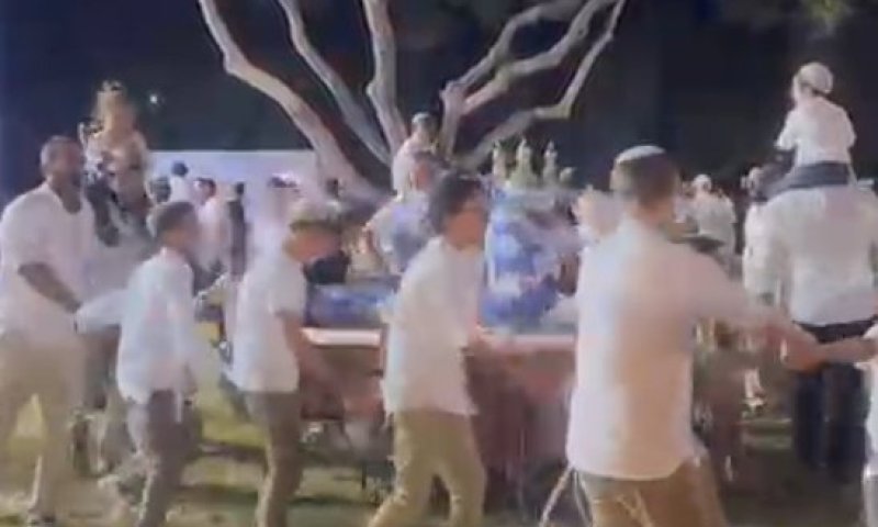 פצועי המלחמה רקדו עם ספרי תורה שנכתבו לעילוי נשמת החללים