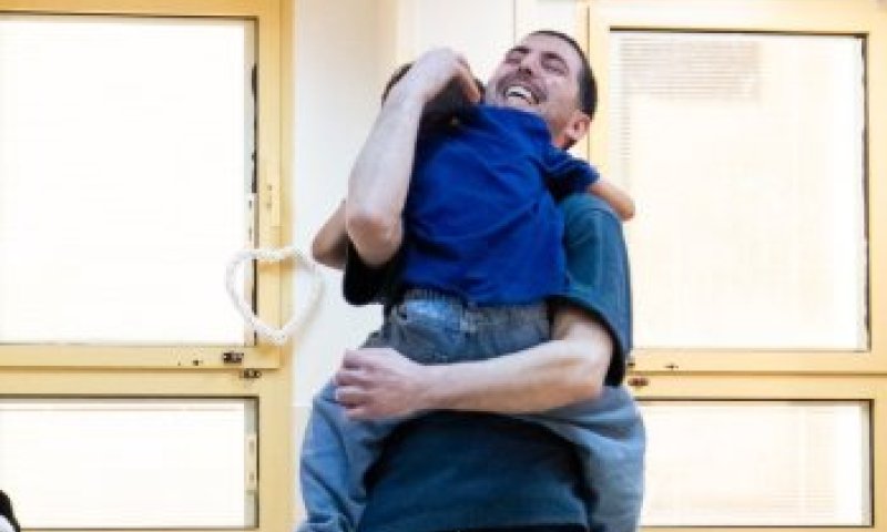 רעייתו של פדוי השבי בפוסט משעשע: "הייתי עסוקה בלצעוק על בעלי"