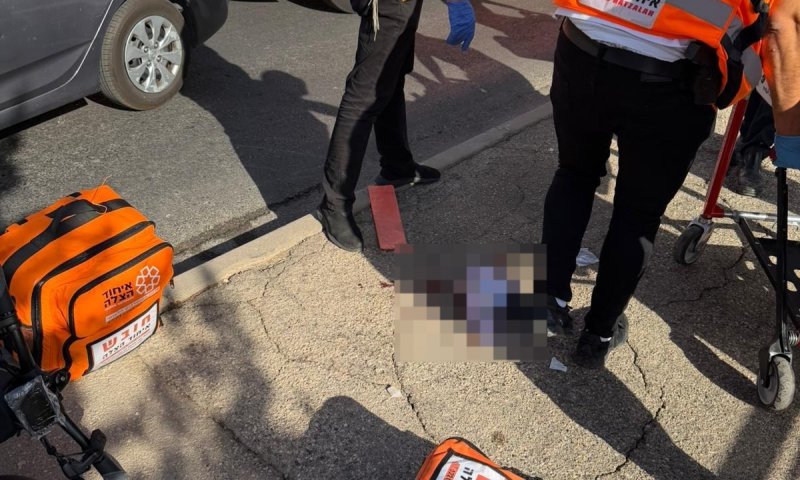 בשכונה החרדית: בן 54 נפצע קשה בתאונה עצמית