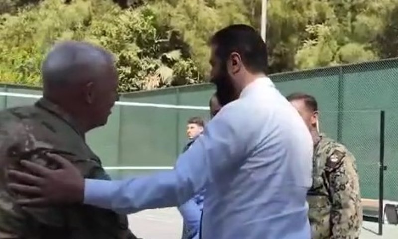 תיעוד חריג: אל ג'ולאני במשחק כדורסל עם קצינים אמריקניים 