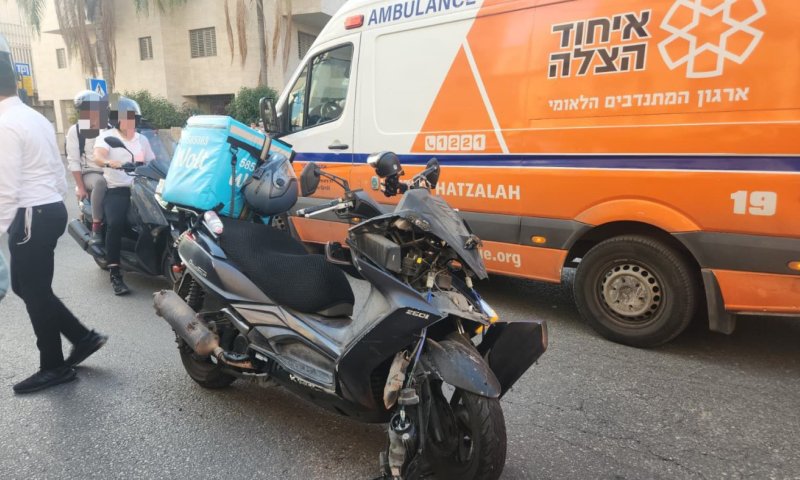 בעיר החרדית: צעירה במצב בינוני לאחר שנפגעה מאופנוע