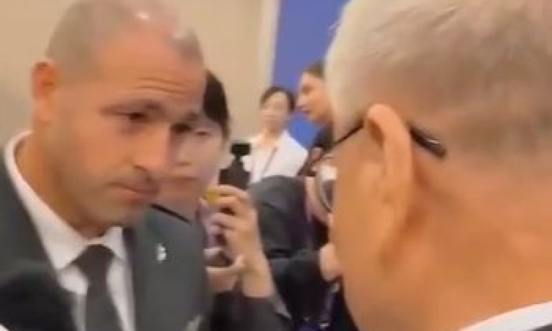 עימות בבייג'ינג: פרופסור סיני הטיח האשמות ונספח צה"ל השיב בתקיפות