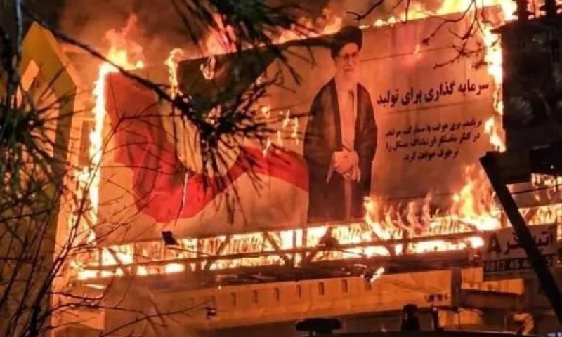 המפגינים באיראן לנשיא טראמפ: "זה הזמן להתערב"