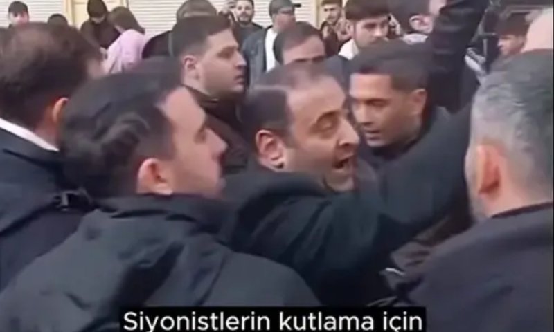 בדרך להדלקת נרות חנוכה יהודים הותקפו באיסטנבול: "עזבו את המדינה הזו&rdquo;