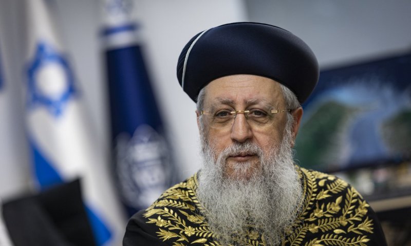הראשון לציון בקריאה לציבור: "חובה קדושה ללכת ולהצביע"
