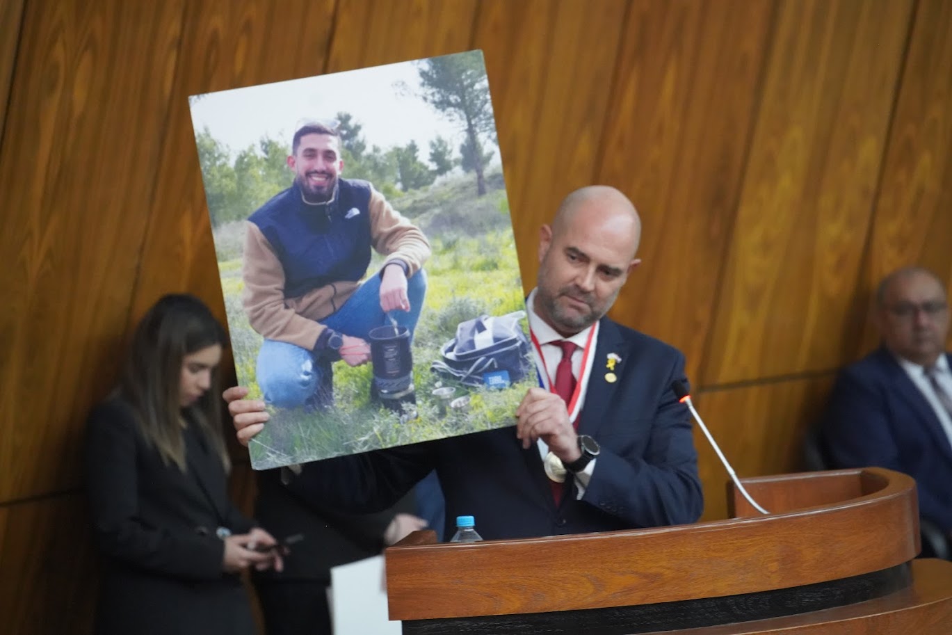 באדיבות המצלם