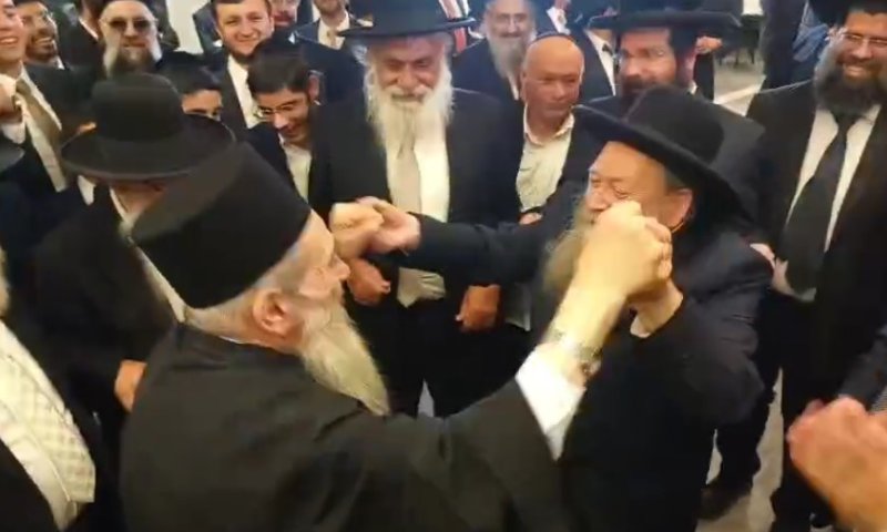 חכם ניסים בן שמעון בריקוד סוער עם זקן המקובלים