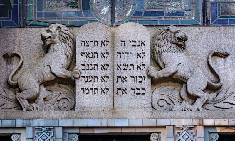 למרות התנגדות בית המשפט: בתי ספר ציבוריים בטקסס יידרשו להציג את עשרת הדיברות