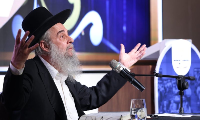 עץ שלם ביד / פרשת השבוע מהגר"ד לייבל