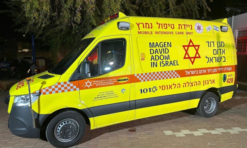 ניידת טיפול נמרץ חדשה נתרמה למד"א שדרות לזכר בני העיר