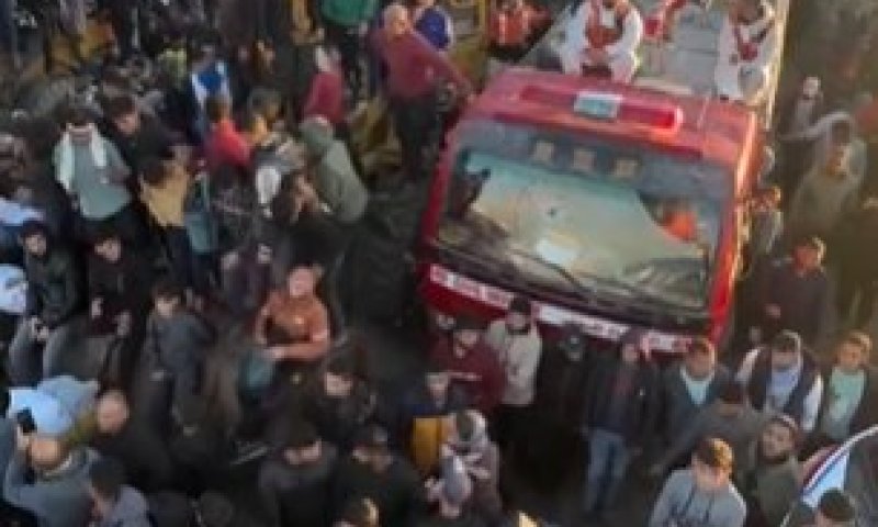 למרות הפרת ההסכם: אלפי עזתים ממתינים לעבור מדרום לצפון בציר נצרים