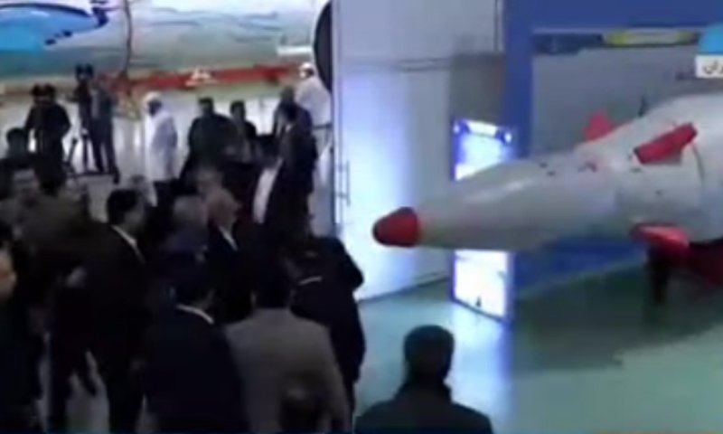 איראן חשפה טילים חדשים: "אעתמאד" ו"קדר-380"