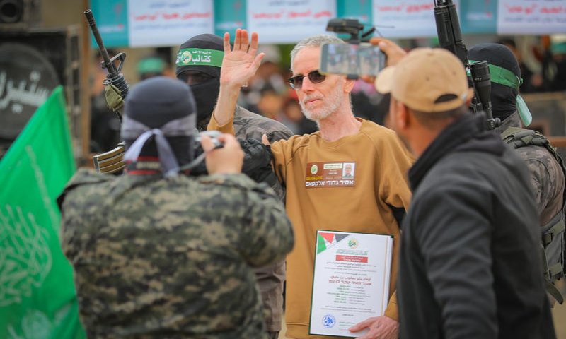 גיסתו של אוהד בן עמי: "הוא התחזק מאוד מבחינה דתית בשבי"