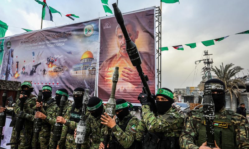 דיווח: צרפת וסעודיה עובדות על הצעה לפירוק חמאס מנשקו