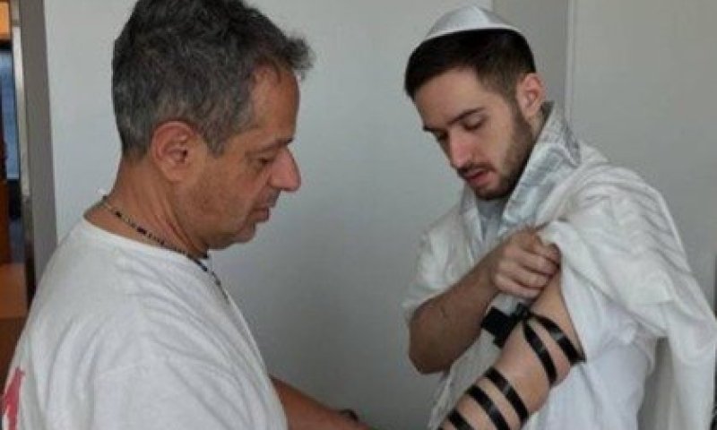עומר שם טוב הודה לאורי דנינו הי"ד: "בזכותך אני כאן"