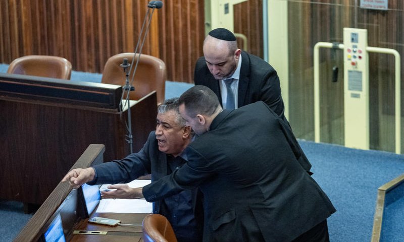 הח"כים הערבים סרבו להשתתף בדקת הדומייה; הר-מלך התפוצצה