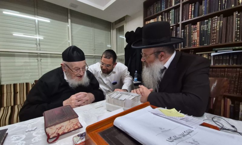 סגולת ברכת המזון: ראש המוסדות הביא ברכונים לראש הישיבה