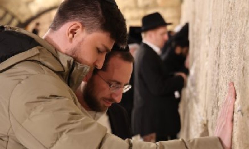סשה טרופנוב בכותל: "הרגשתי את הקדושה ושמעתי על כל התפילות שעשו עבורי"