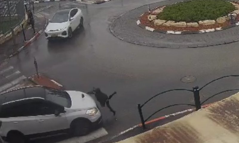 בעיר החרדית: רכב פגע בילד שחצה במעבר חציה 