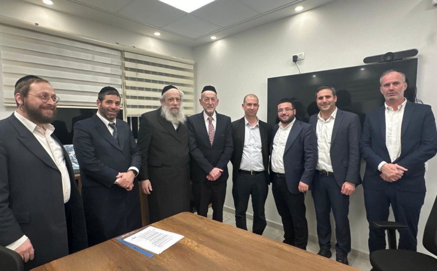 באדיבות