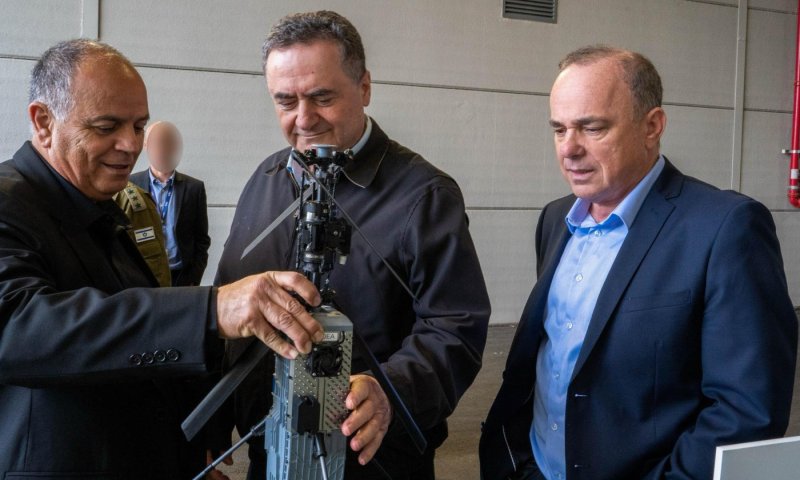 שר הביטחון: "כדאי שאויבינו ידעו - יש לנו אמצעים להכות מכה ניצחת"