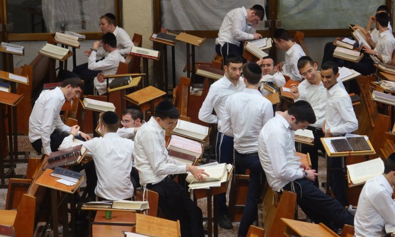 נסגרו הסכמות עקרוניות בין בתי גדולי ישראל בסוגיית הגיוס