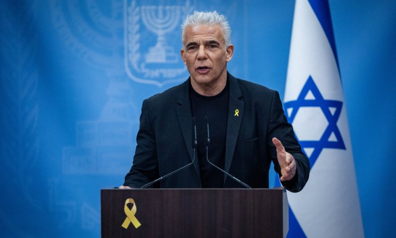 יאיר לפיד: "היום מתחיל באופן רשמי השוד הגדול, הם גונבים מיליארדים"
