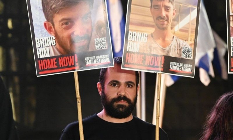  אם החטופים פנתה למקבלי ההחלטות: "תראו אומץ אמיתי &ndash; תחזירו את הבנים שלי"