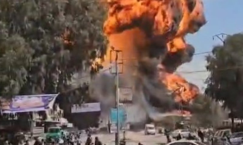 פטריית אש ענקית: רגע פיצוץ מכלית דלק בסוריה