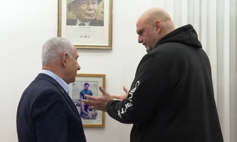 רה"מ נתניהו העניק לסנאטור אמריקאי ג'ון פטרמן מכשיר ביפר
