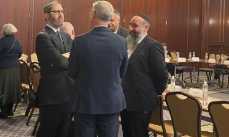 כלל המנהיגים היהודיים בקייב דנו בשיתוף פעולה בנושאים שעל הפרק