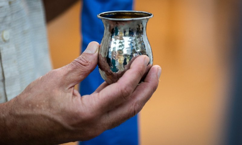 ישראלי בקפריסין החל לקדש לאחר ששמע על החטופים "הרגשתי פספוס אדיר"