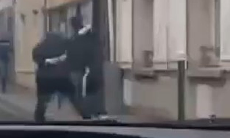 תיעוד מצמרר מצרפת: רבה של אורליאן הותקף באכזריות לעיני בנו