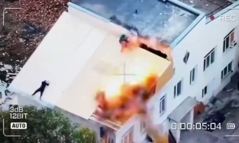 כטב"ם רוסי פוגע באזרחים במחוז חרסון &bull; צפו