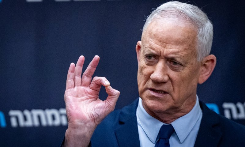 גנץ מתנתק מגוש השמאל: "מי אמר שאני שלכם?"
