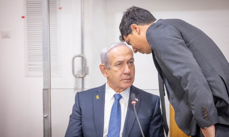 נתניהו החל למסור את עדותו בפרשת 'קטאר-גייט' | דיווח: עיתונאים נוספים יזומנו לחקירה
