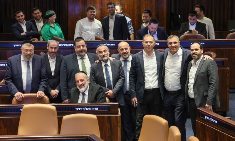 בהתאם להנחיית המועצת: שרי ש"ס התפטרו הבוקר מהממשלה