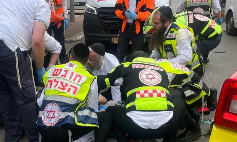 רוכב קורקינט נפצע בתאונה בבני ברק, מצבו קשה